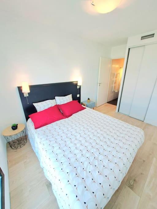 Le Valmy: Appartement Lumineux Au Pied Du Metro Lyon Eksteriør billede