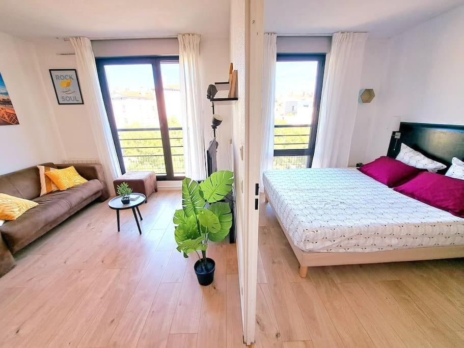 Le Valmy: Appartement Lumineux Au Pied Du Metro Lyon Eksteriør billede