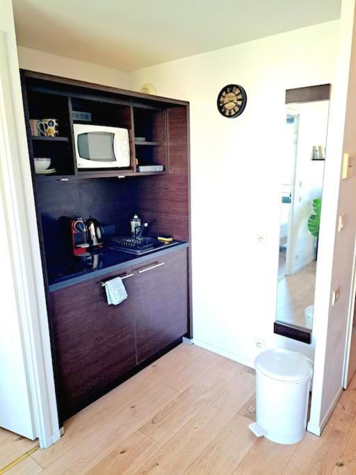 Le Valmy: Appartement Lumineux Au Pied Du Metro Lyon Eksteriør billede